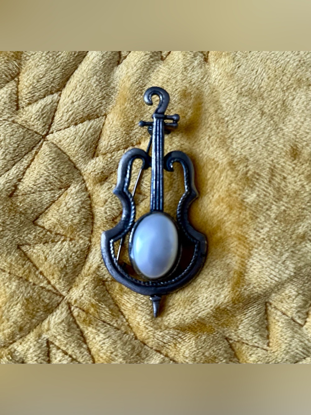 VTG- Inspired Cello Brooch in Silver with Pearl Accent - Unbranded